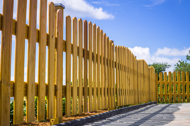 Naturverbunde Zaunelemente aus Holz